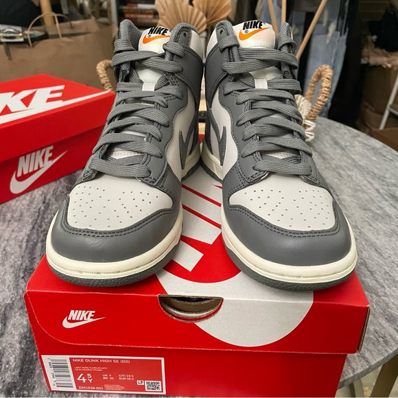Nike Dunk High - sz 4.5 - Picture 3 of 5